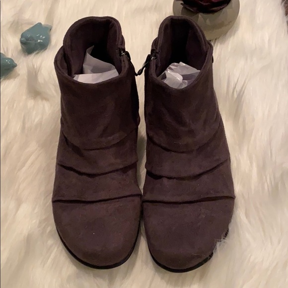 NWOT Bussola Ladies Booties - Picture 3 of 9